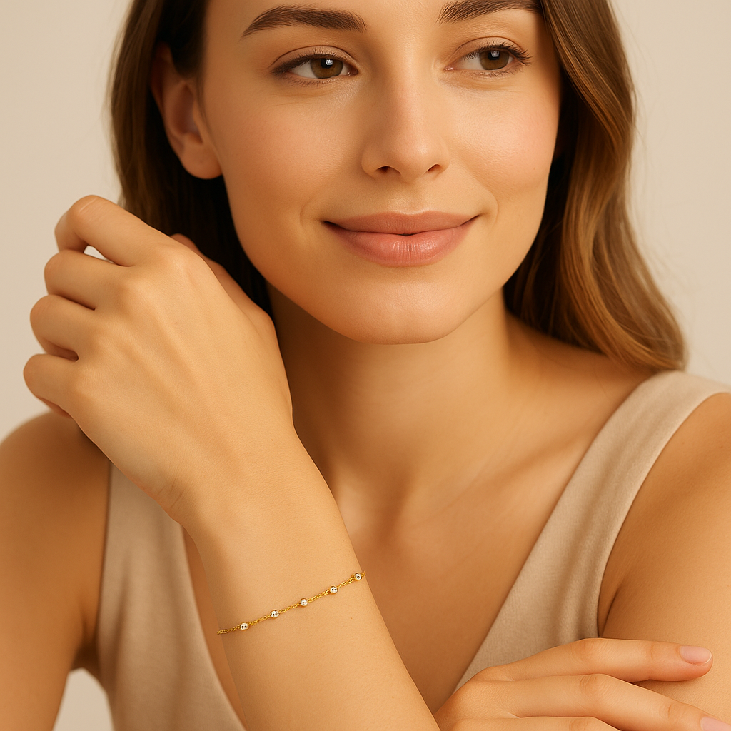 Bracelet "Lueur" – Acier doré & strass délicat